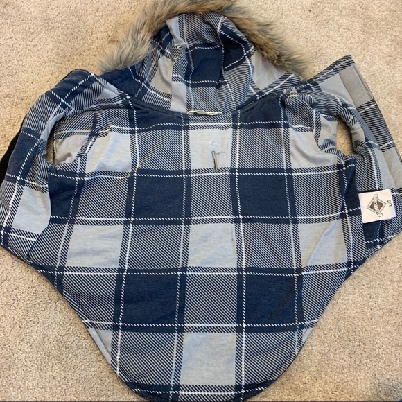 Cozy Charcoal Dog Jacket with Faux Fur Trim - Picture 7 of 12